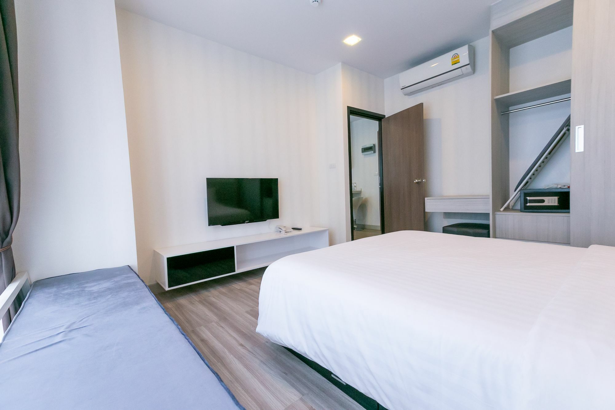 Locals Prio Chiangmai Central Airport Plaza Чиангмай Екстериор снимка